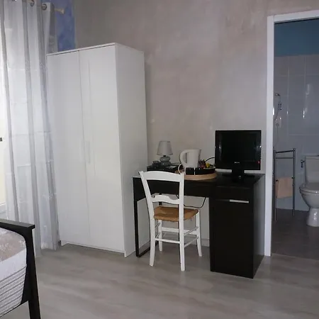 D'hotes L'oree Des Bois Bed and Breakfast 3*