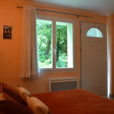 D'hotes L'oree Des Bois Bed and Breakfast