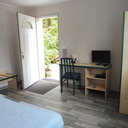 Bed & Breakfast D'hotes L'oree Des Bois Lacrouzette